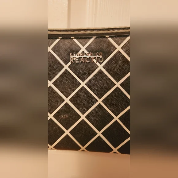 Kenneth Cole purse - Picture 2 of 11